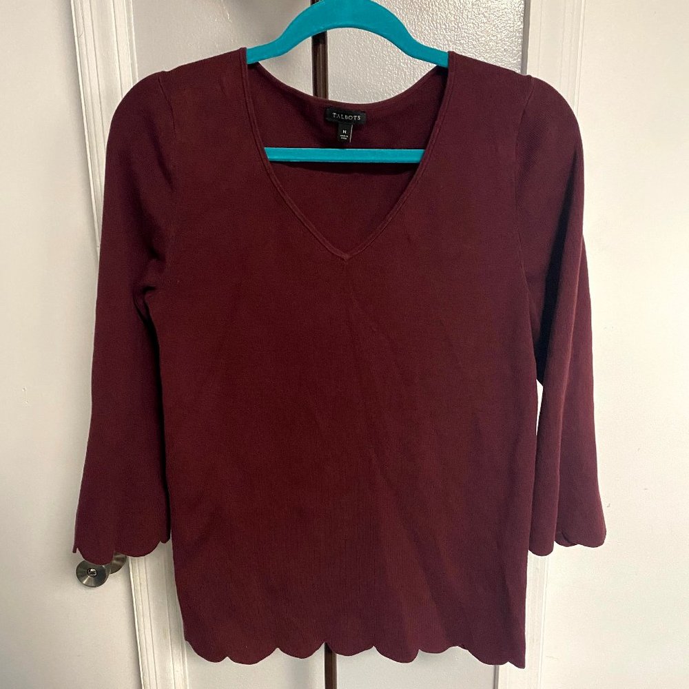 Maroon vneck sweater w/ scallop trim